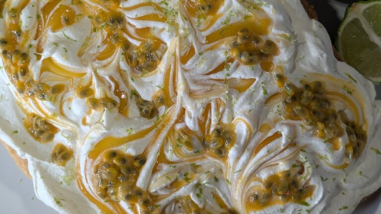 Receta de Aisling Larkin: pastel en bandeja de maracuyá y coco