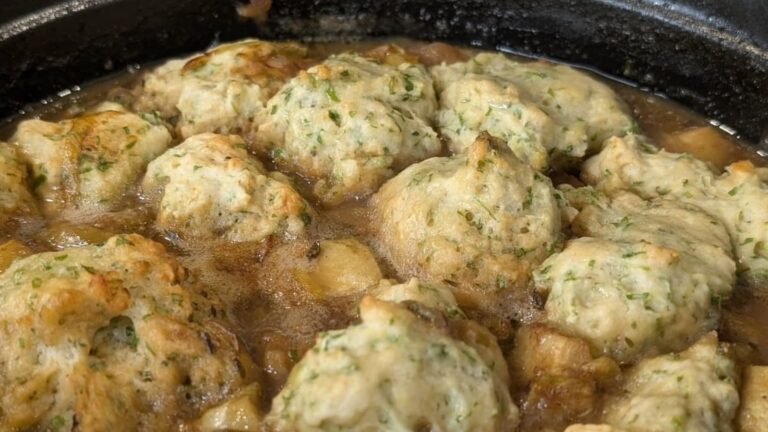 Estofado de cerdo y manzana de Wade Murphy con dumplings de hierbas