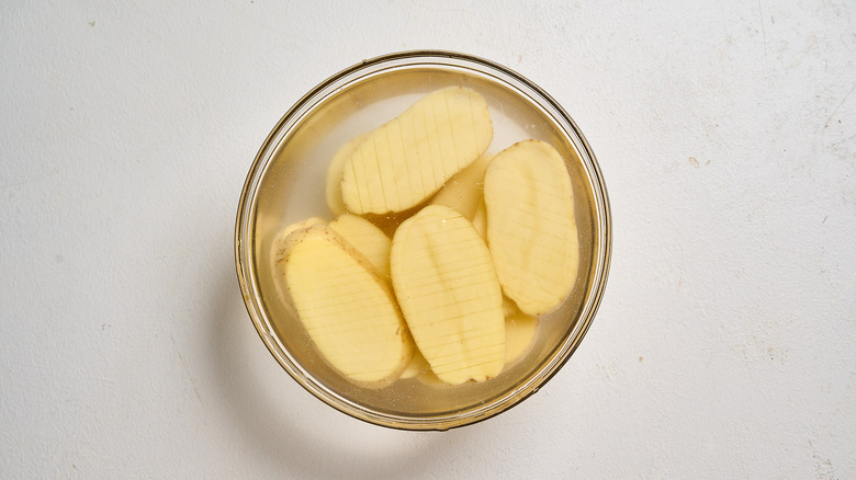 soaking potatoes in water