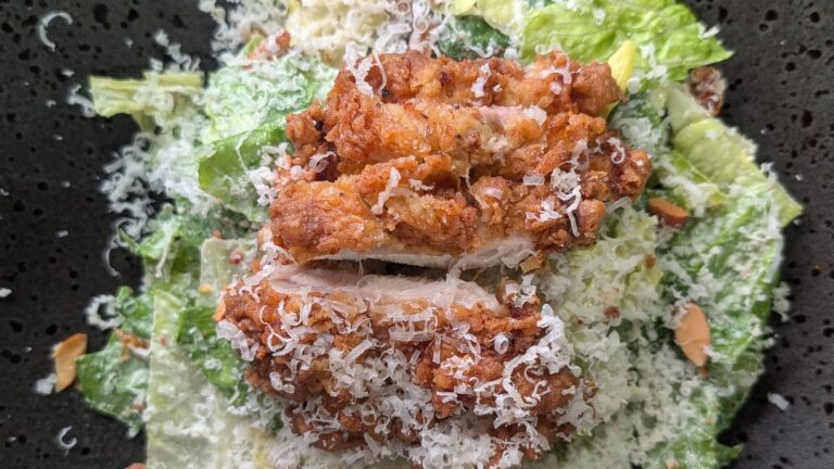 Pollo frito en suero de leche con mayonesa picante de Mags