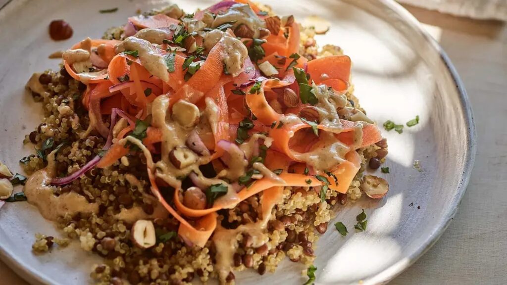 Ensalada de zanahoria en tiras con quinoa de Hugh Fearnley-Whittingstall