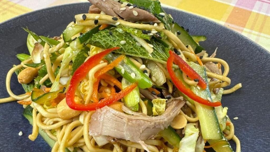 Ensalada de pato confitado y fideos de Wade Murphy