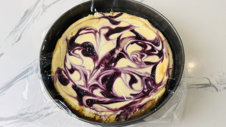 Covered cheesecake for chilling