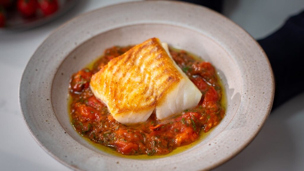 Cocina como un chef: bacalao al horno con salsa Bois-Boudran caliente