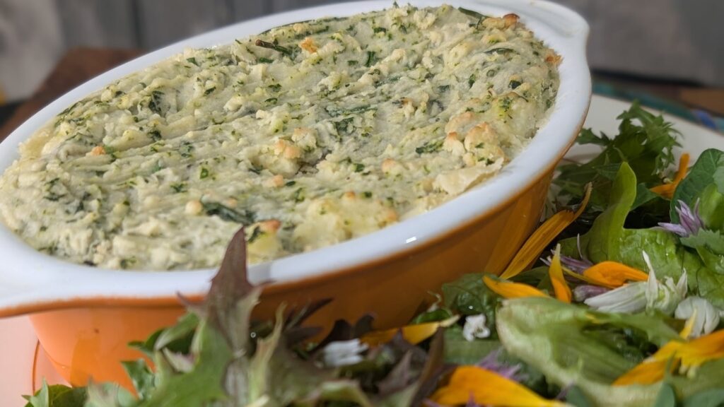 Cocina casera: pastel de pescado irlandés de Margaret Leahy con champ de ortigas y ensalada de hojas silvestres