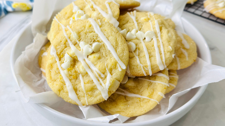 Glazed lemon white chocolate cookies in bowl
