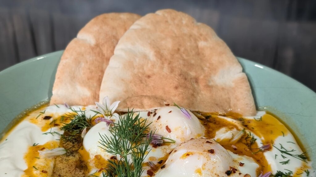 Huevos turcos Cilbir: la receta de Lilly Higgins