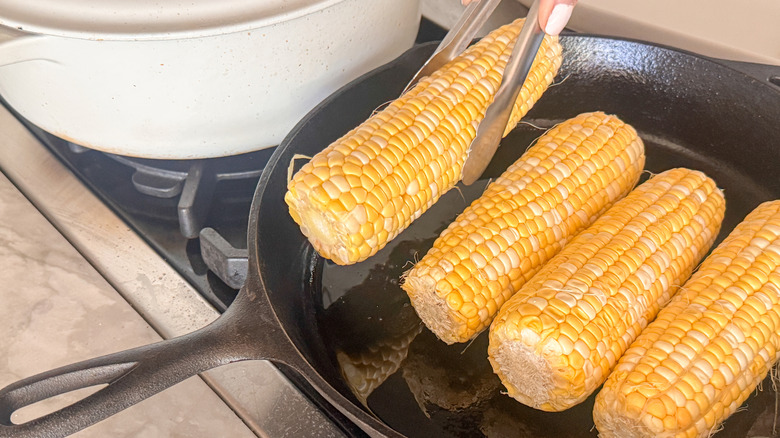 corn cobs in cast iron skillet