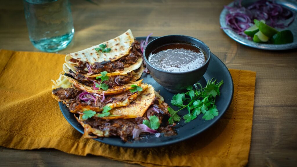 Tacos de birria de cordero con jarrete del chef Mark Moriarty