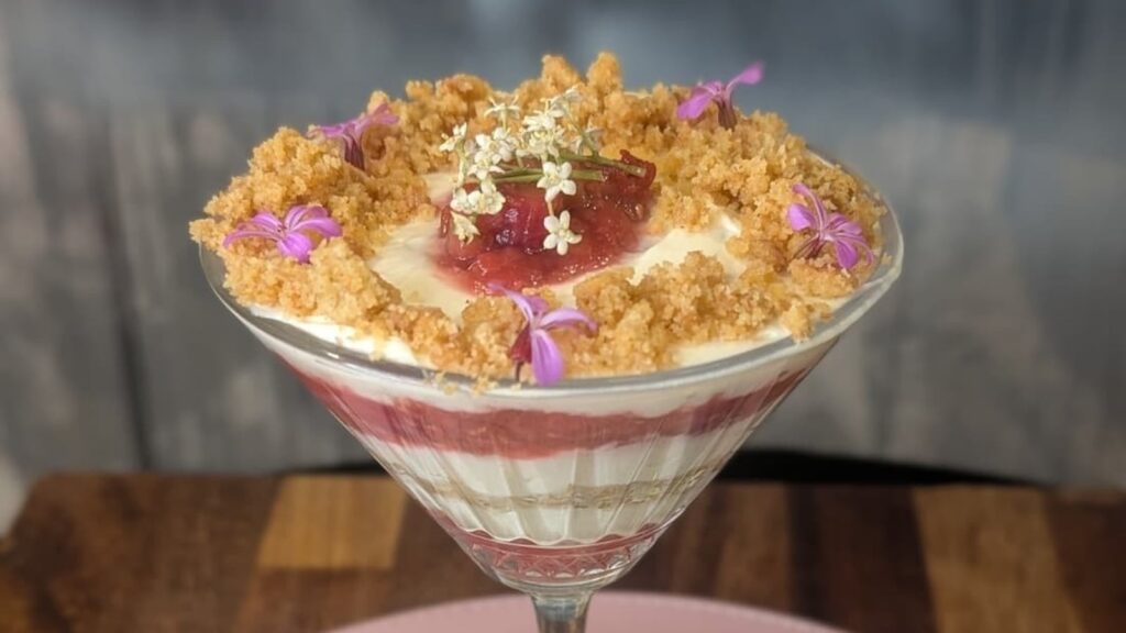 Tarta de queso con flor de saúco y frambuesas de Margaret Leahy
