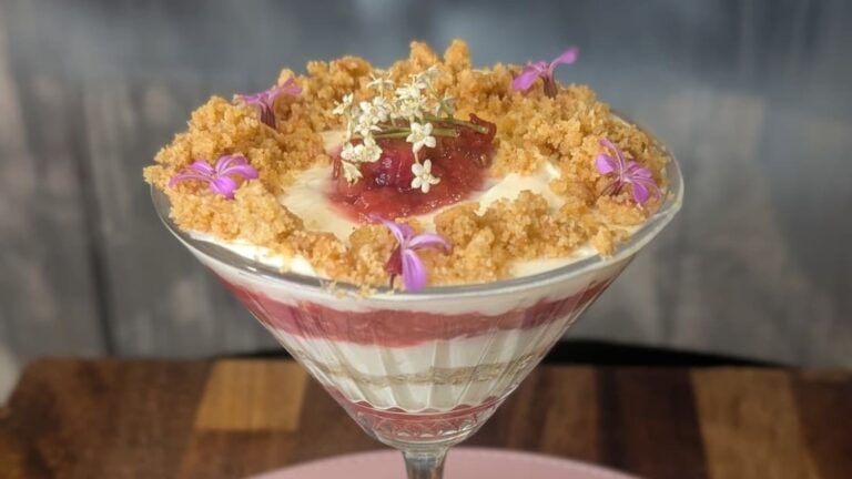 Tarta de queso con flor de saúco y frambuesas de Margaret Leahy