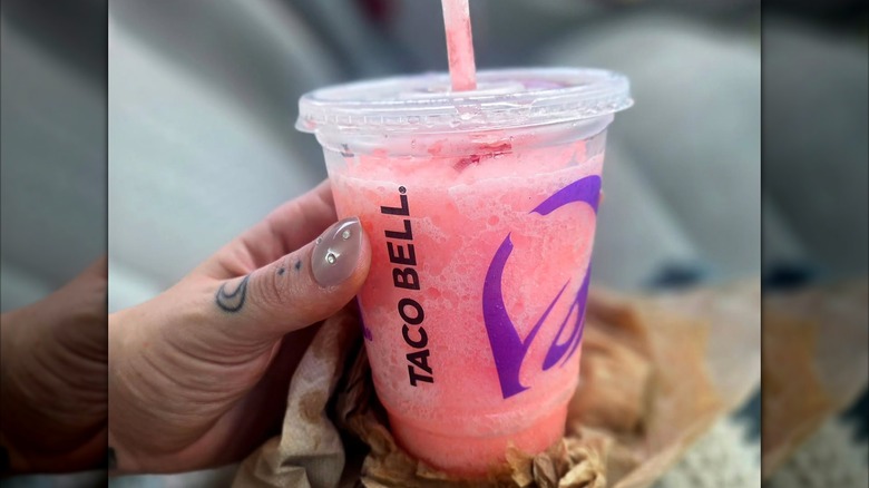 Taco Bell Pink Passionfruit Refresca Freeze in a to-go cup.