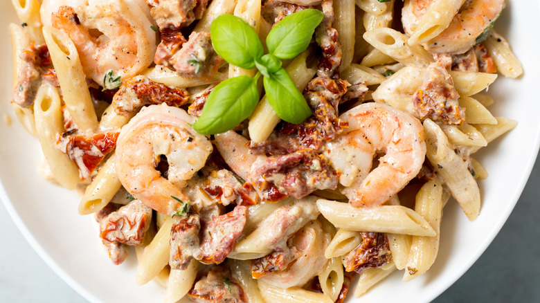 shrimp pasta served in bowl
