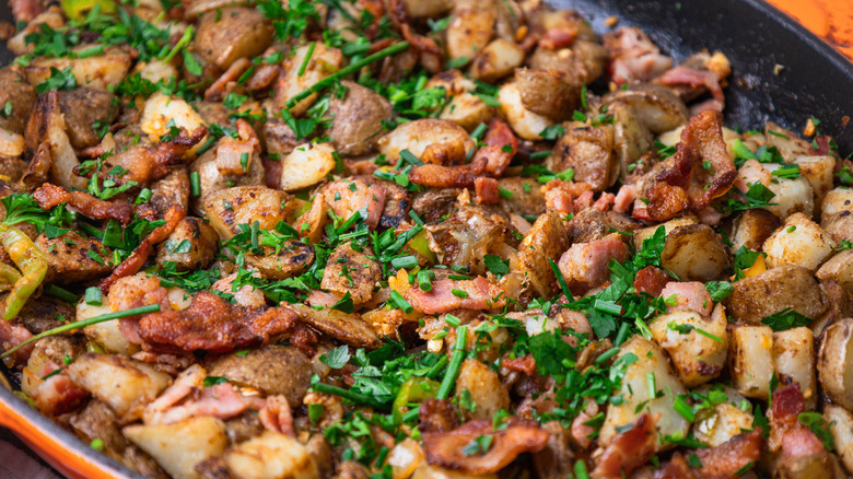 close up on cowboy-style cast iron potatoes
