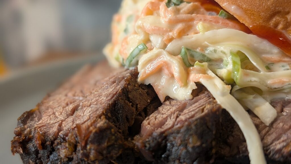 Brisket de res deshebrado y pegajoso de Alex Petit