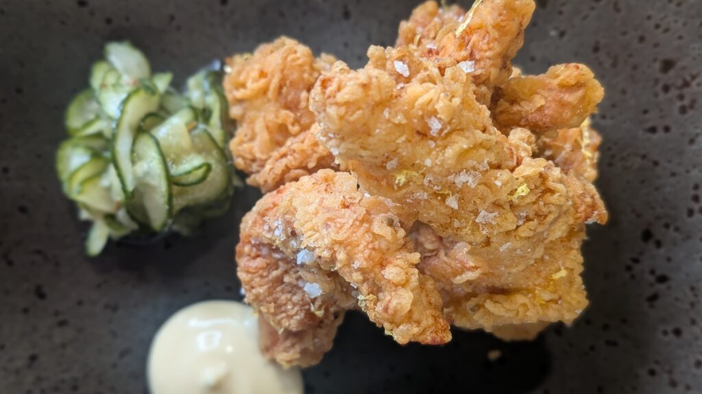 Pollo frito de Kev Aherne con alioli de ajo asado