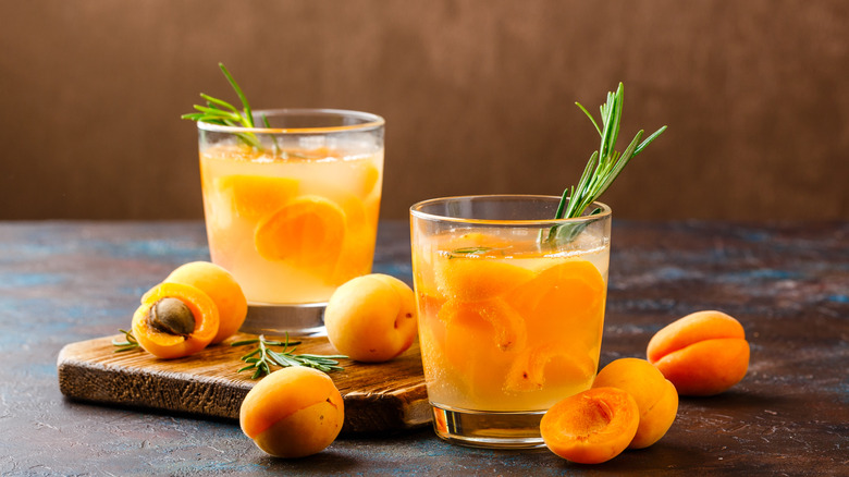 Apricot vodka cocktails