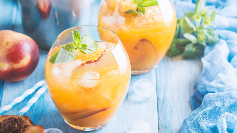 Peach iced tea vodka cocktail