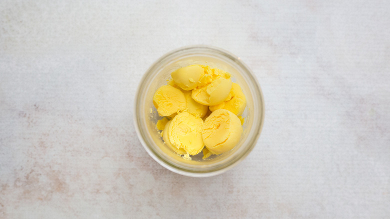 egg yolks in Mason jar