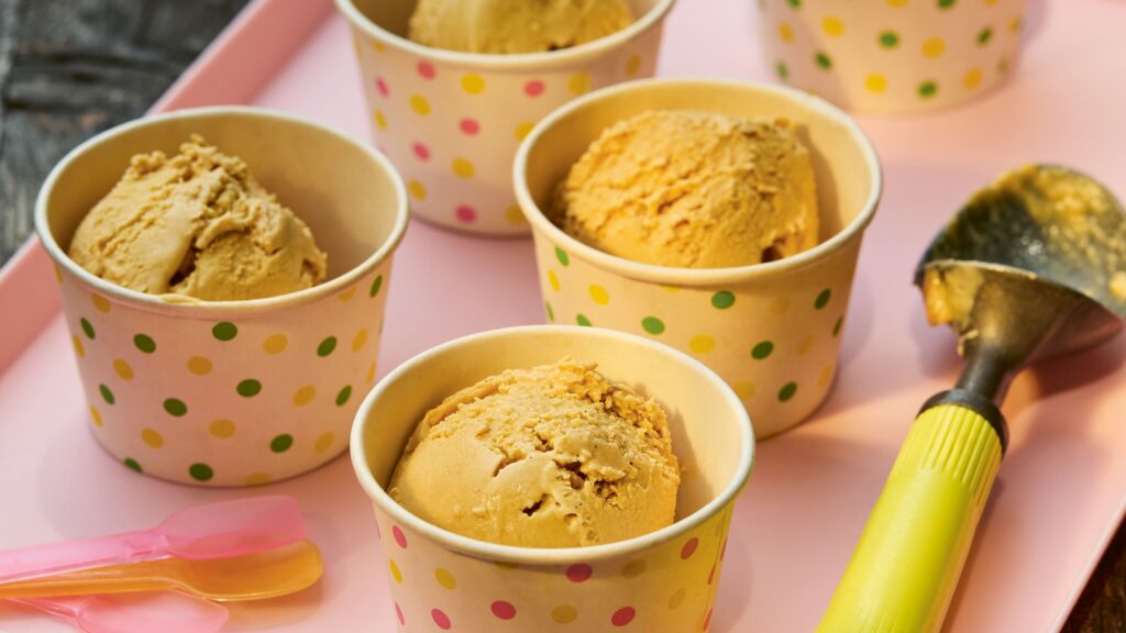 Receta de helado sin batidora con salsa de soja y caramelo de Tim Anderson