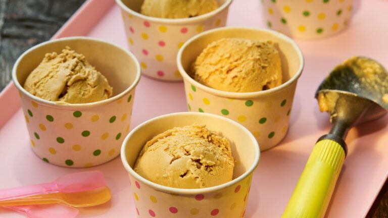 Receta de helado sin batidora con salsa de soja y caramelo de Tim Anderson