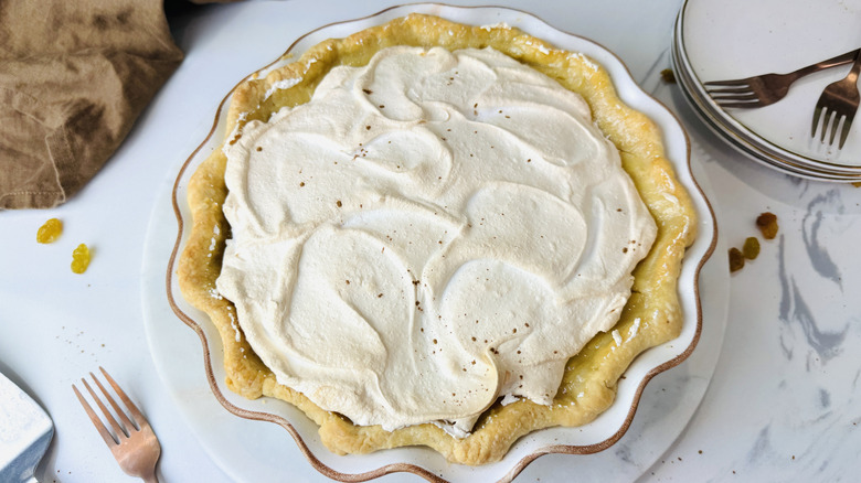 Sour cream raisin pie before serving