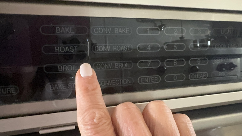 finger setting oven temperature