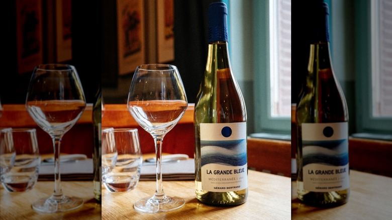 a bottle and glass of Gérard Bertrand La Grande Bleue white wine