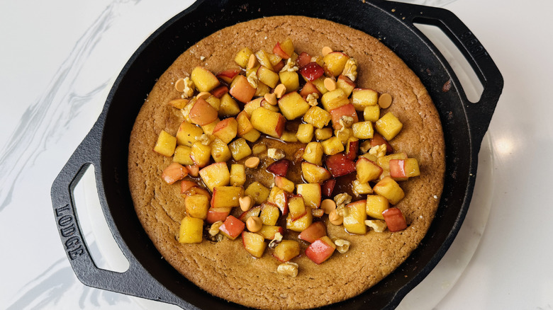 Blondie skillet topped with spiced apples and walnuts