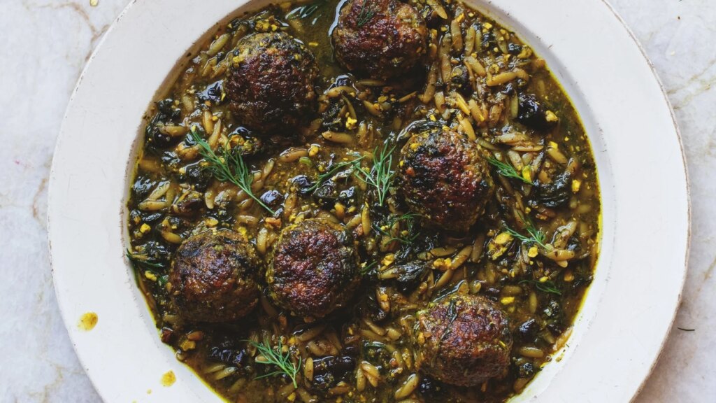Receta de albóndigas de pollo con espinacas de Yotam Ottolenghi