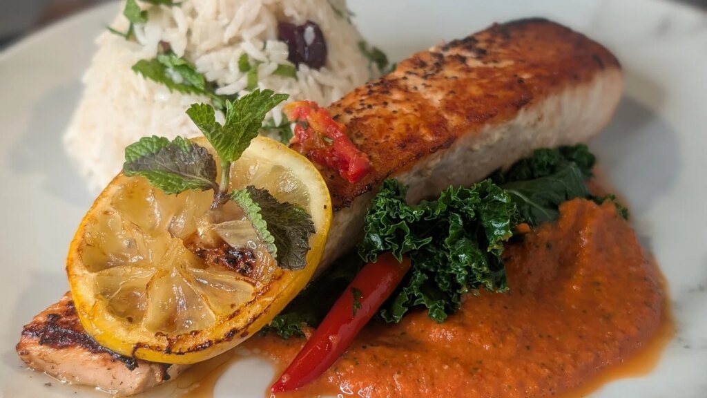 Receta de Trisha: salmón asado con salsa de pimiento rojo
