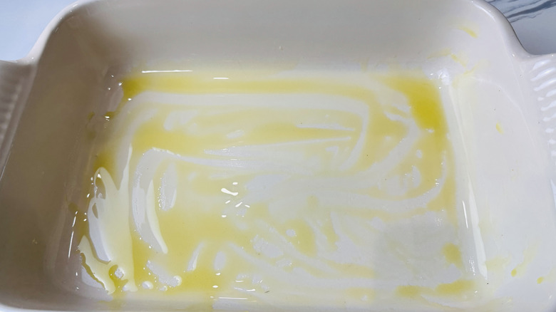 Baking dish greased with oil