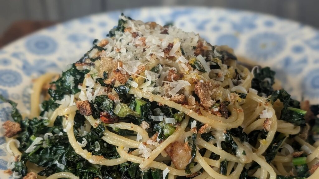 Pasta al limón y mantequilla con cavolo nero — por Eunice Power