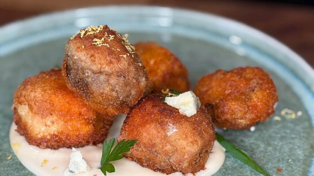 Champiñones al parmesano con nduja y mantequilla de ajo asada — Receta de Kevin Aherne
