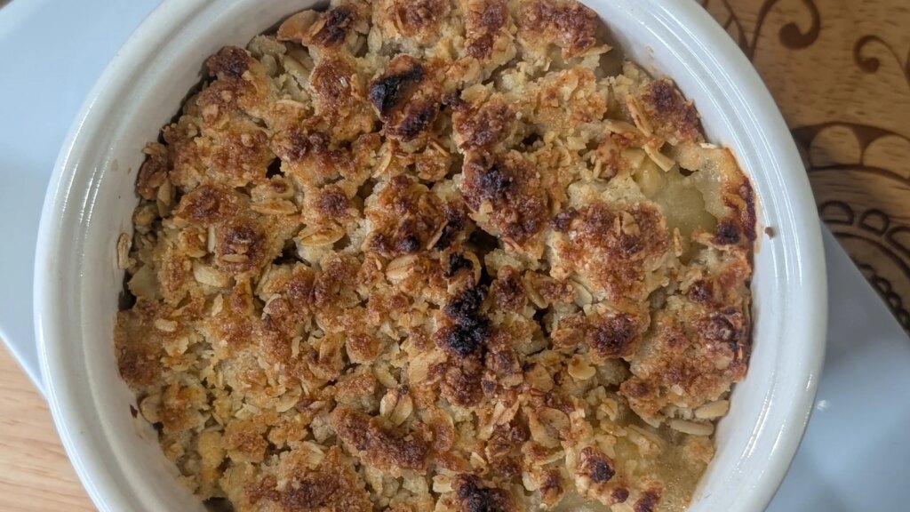 Receta de crumble de manzana reconfortante de Sarah Butler